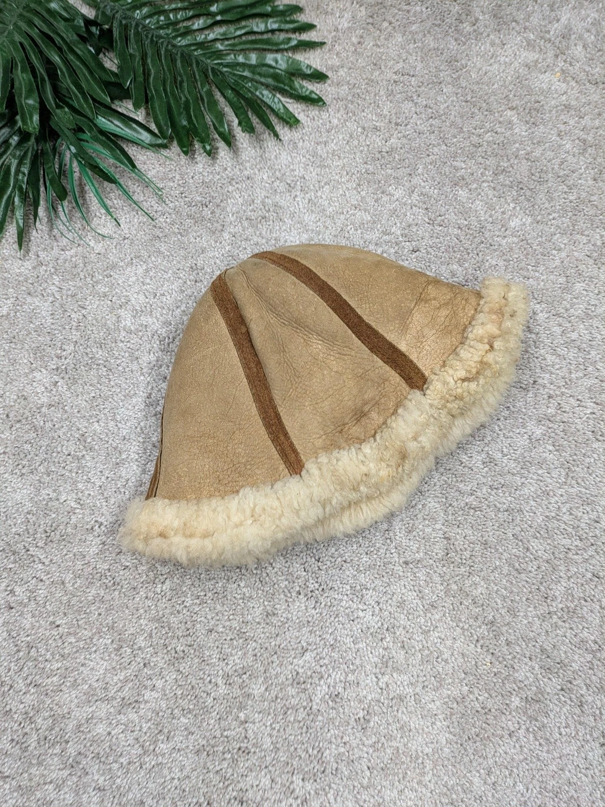 Shearling Suede Hat Beanie One Size Beige Wool Fleece Lined S/M Winter Thermal