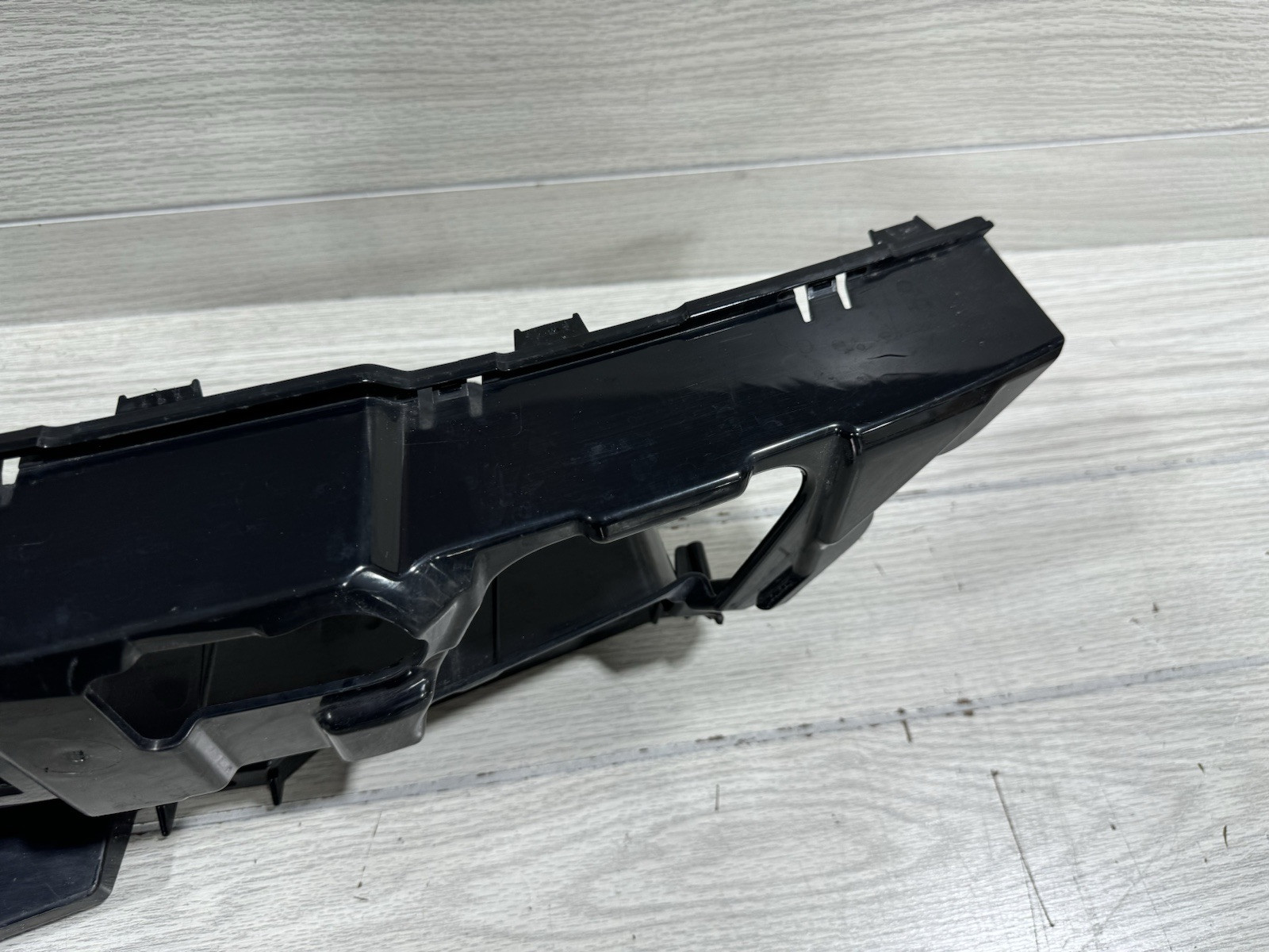 2019-2022 Lamborghini Urus Front Bumper Lower Support Bracket Grille Center