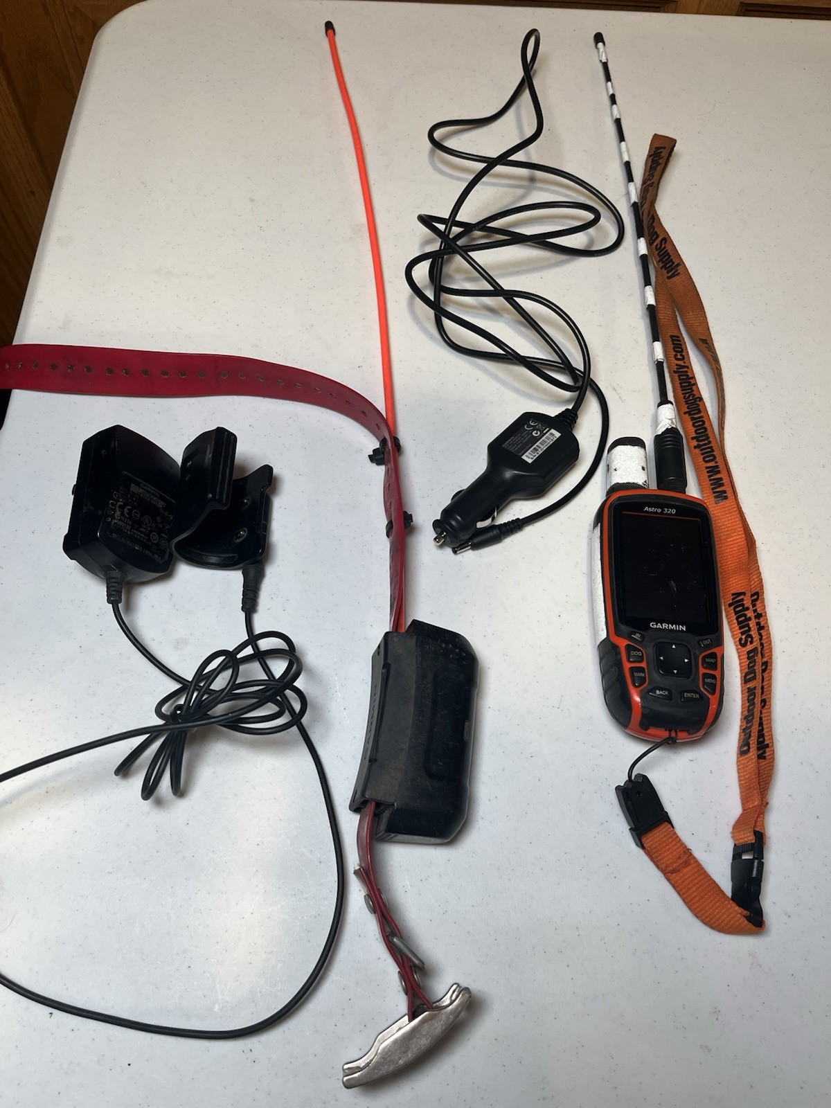 Garmin Astro 320 GPS Dog Tracker with DC40 Collar Includes Charger and Car Adapter-image