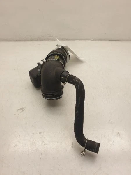 Toyota Prius IV 2013 1,8 L 4 cilindros filtro de aire tubo resonador montaje  Foto 2 de 4