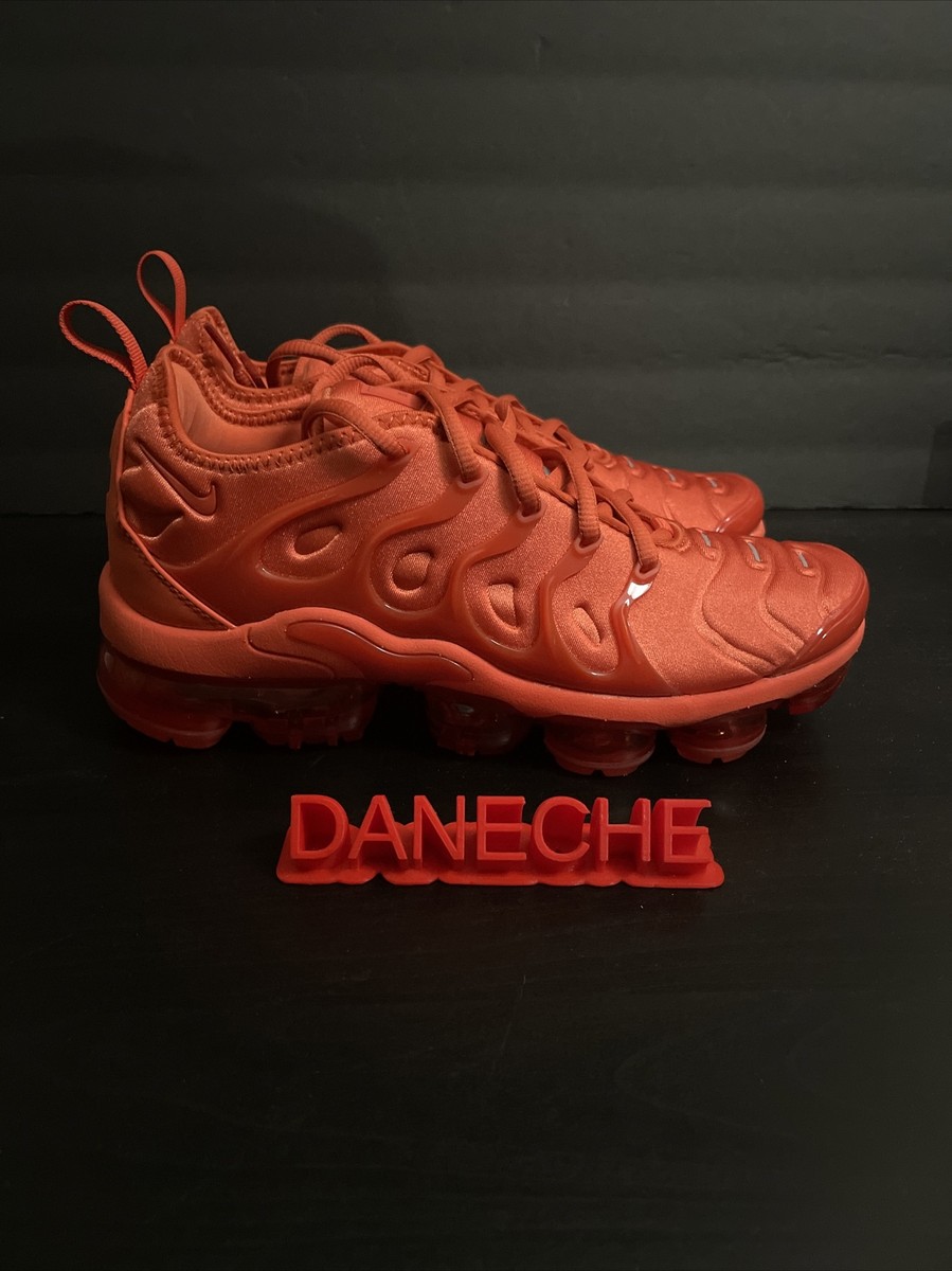 orange vapormax plus outfit