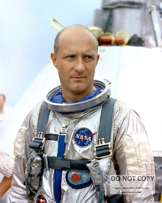GEMINI 6 ASTRONAUT TOM STAFFORD DURING TRAINING - 8X10 NASA PHOTO (BT699)