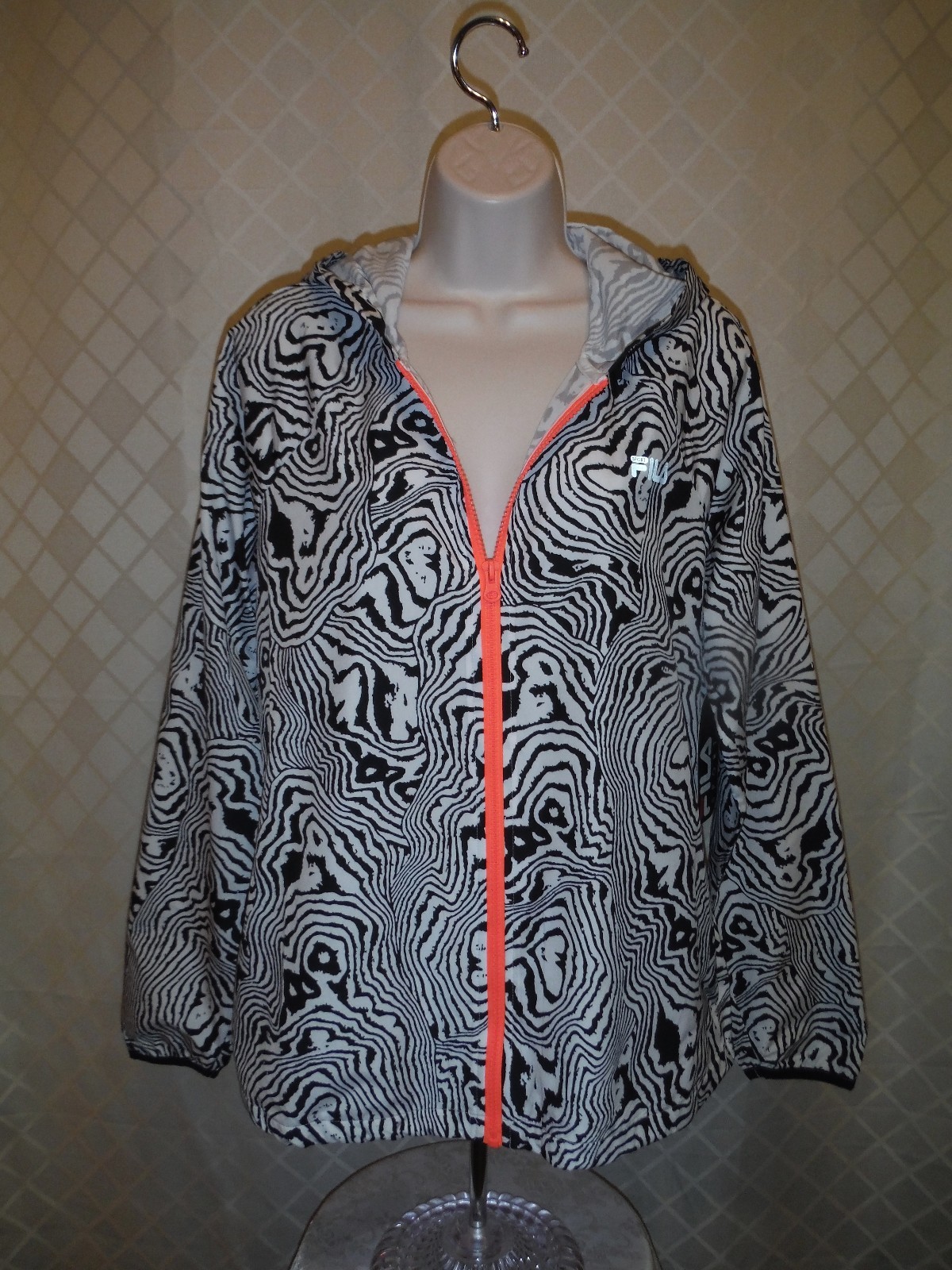 Giacca con cappuccio Light Active FILA taglia SM full zebra righe nere impermeabile nuova con etichette
