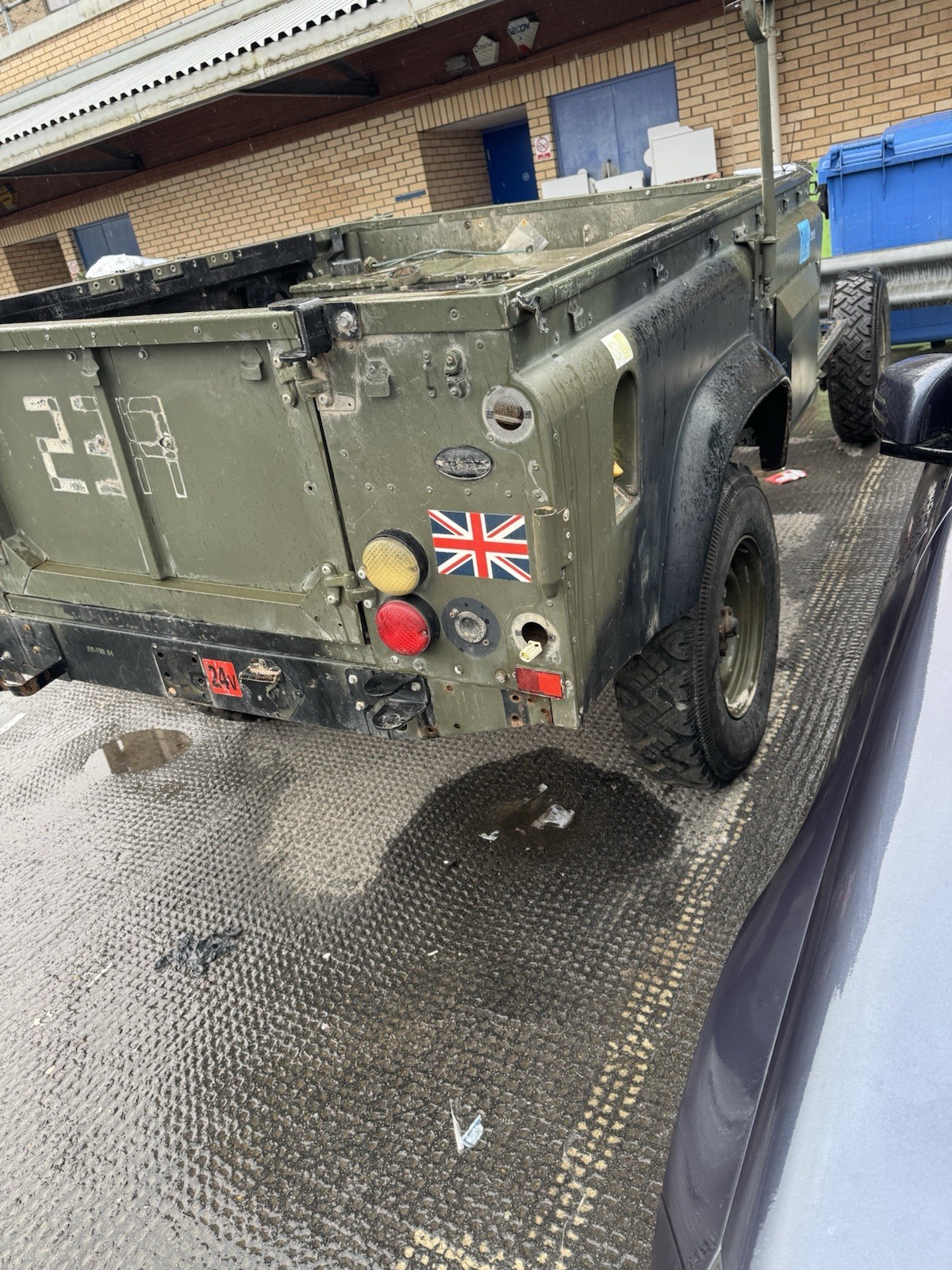 Land Rover Defender Wolf Military body 
