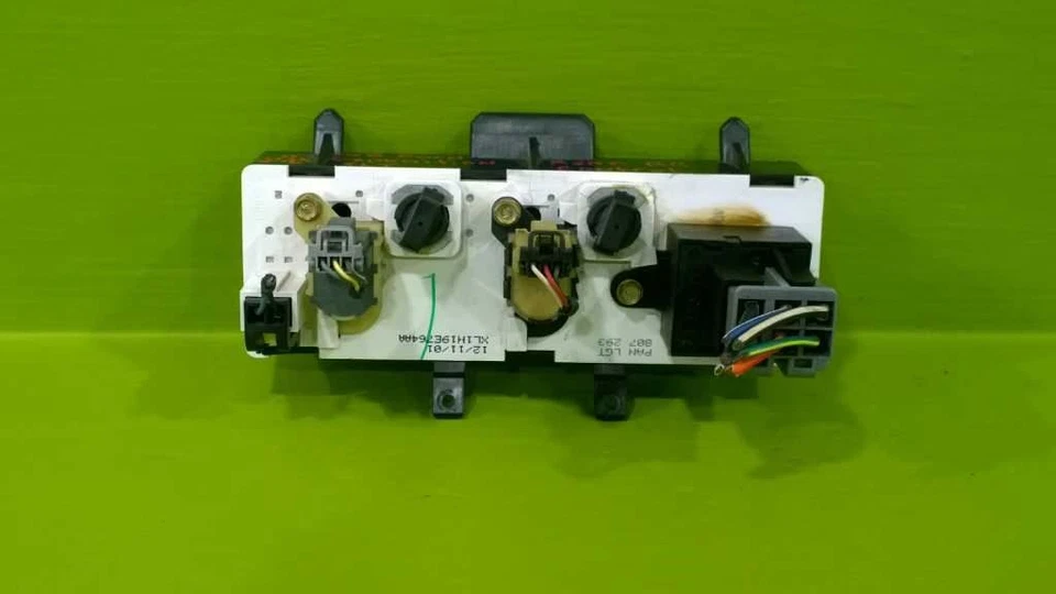 99 00 01 02 EXPEDITION INTERRUPTOR DE CONTROL DE TEMPERATURA DE PISO TRASERO OEM 60-24 Foto 2 de 3