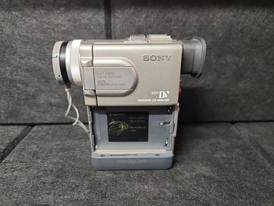 Sony DCR-PC10E Mini DV Video Camera Handycam Camcorder With Extras