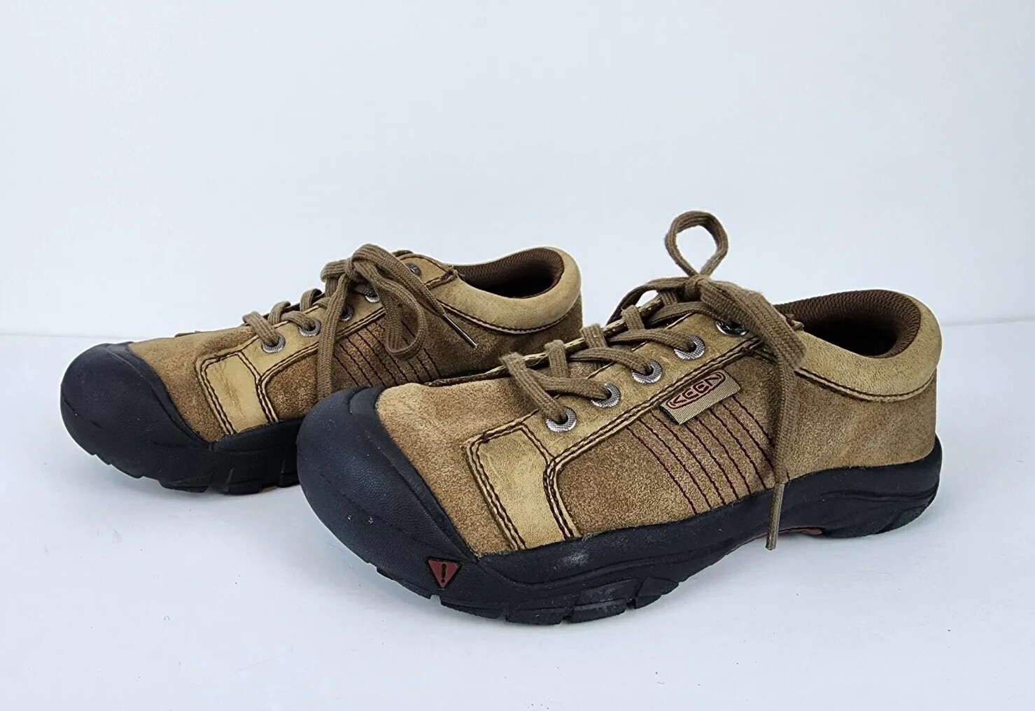 KEEN Scarpe da campeggio da trekking appassionate per ragazzi taglia 4 marroni rosse a righe punta paraurti