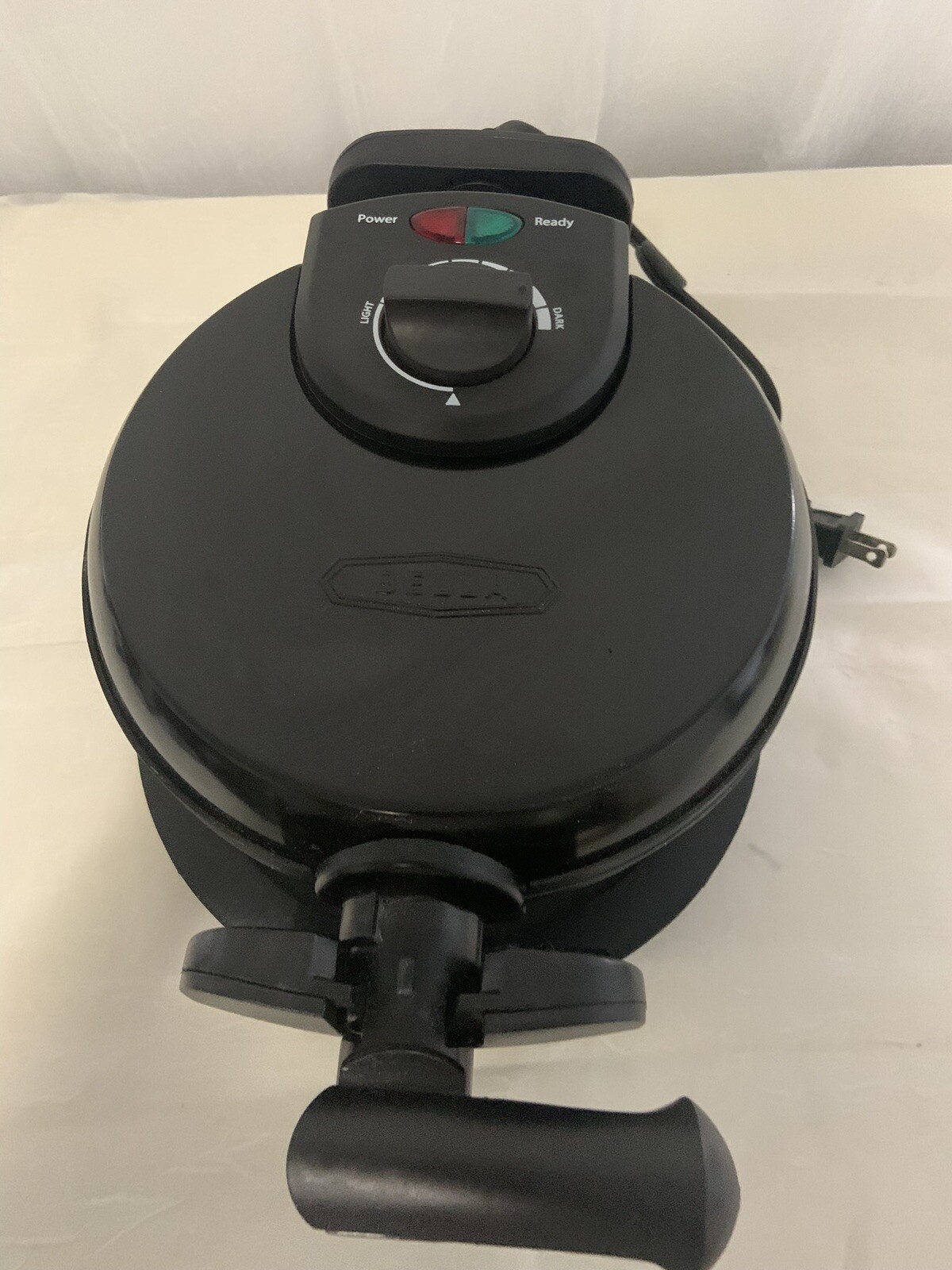 Bella Classic Rotating Belgian Waffle Maker with Removable Drip Tray for Easy Cleaning  -image