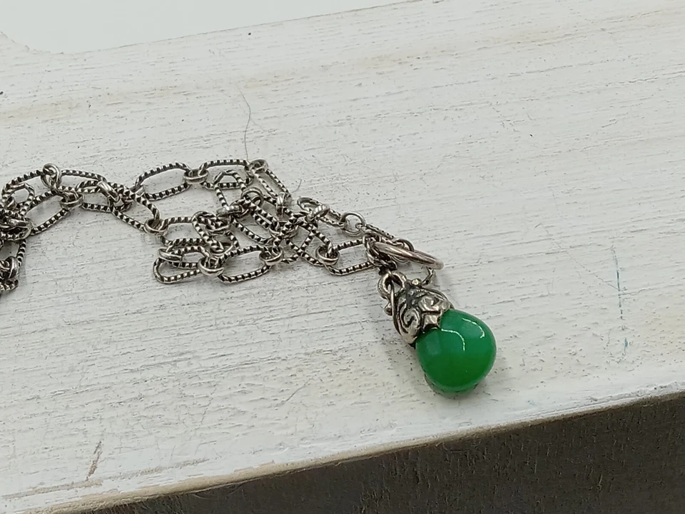 Colgante de crisoprasa Love Heals de bronce blanco y pera facetada Foto 2 de 4