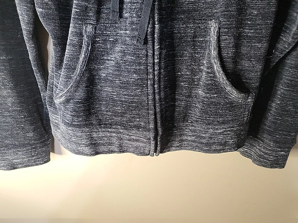 New York & Company NY&C sudadera con capucha de terciopelo negro con cremallera talla pequeña Foto 4 de 4