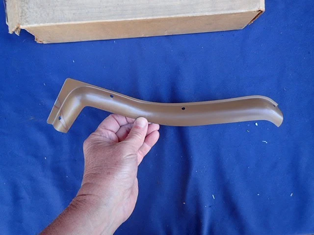1970-72 Oldsmobile Vista Cruiser front fender moulding, RH, NOS! 230962 trim - Image 4 of 4