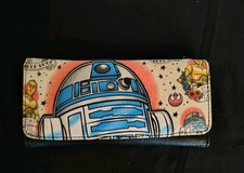 Cartera Loungefly Star Wars R2-D2 tatuaje impresión flash con un estilo de tatuaje retro