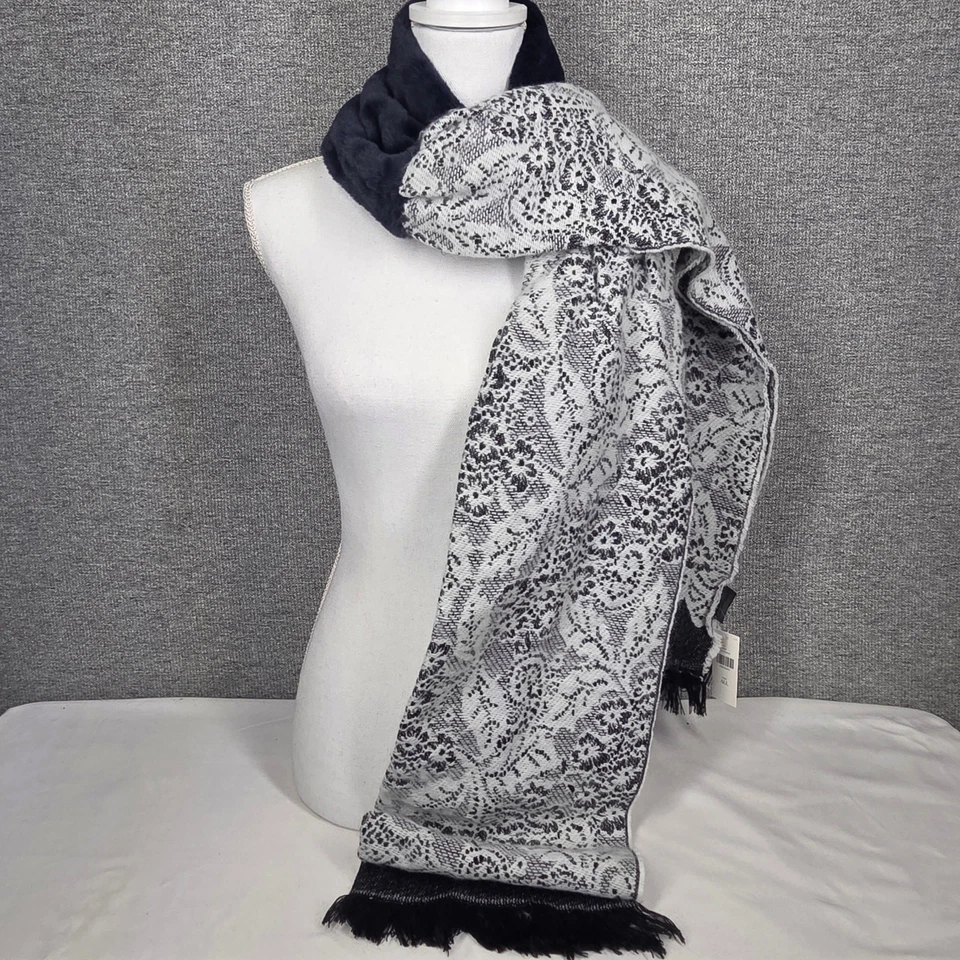 ANTHROPOLOGIE MADISON 88 BUFANDA CAPUCHA PIEL SINTÉTICA - FLORAL BLANCO Y NEGRO - TALLA ÚNICA Foto 2 de 4