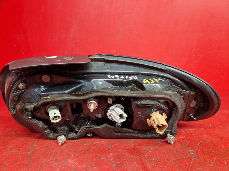 MAZDA MX-5 LUZ TRASERA LADO DEL PASAJERO LADO CERCANO LH 2007 CONVERTIBLE Foto 2 de 4