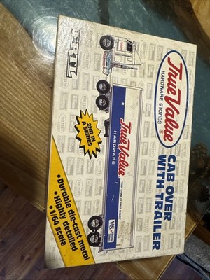 True Value Tracker Trailer ERTL 1/64