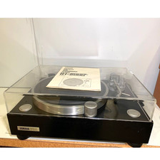 YAMAHA GT-2000 Direct Drive Turntable Record Player Vintage Audiophile Japan