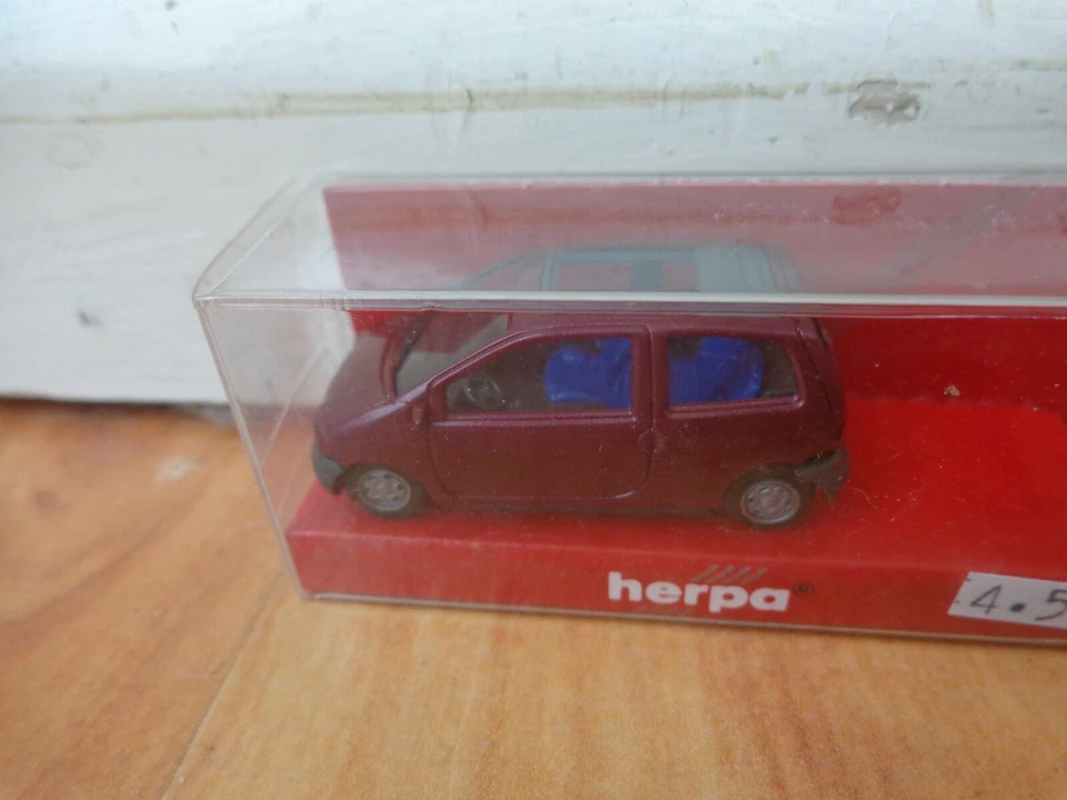 Ho Gauge 1/87 Herpa - Renault Twingo Viola Auto Riferimento 031516 - Immagine 2 di 2