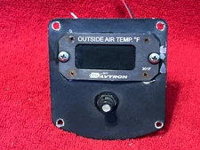 DAVTRON 301F OAT WITH KLIXON 1 AMP CIRCUIT BREAKER P/N 7277-2-1