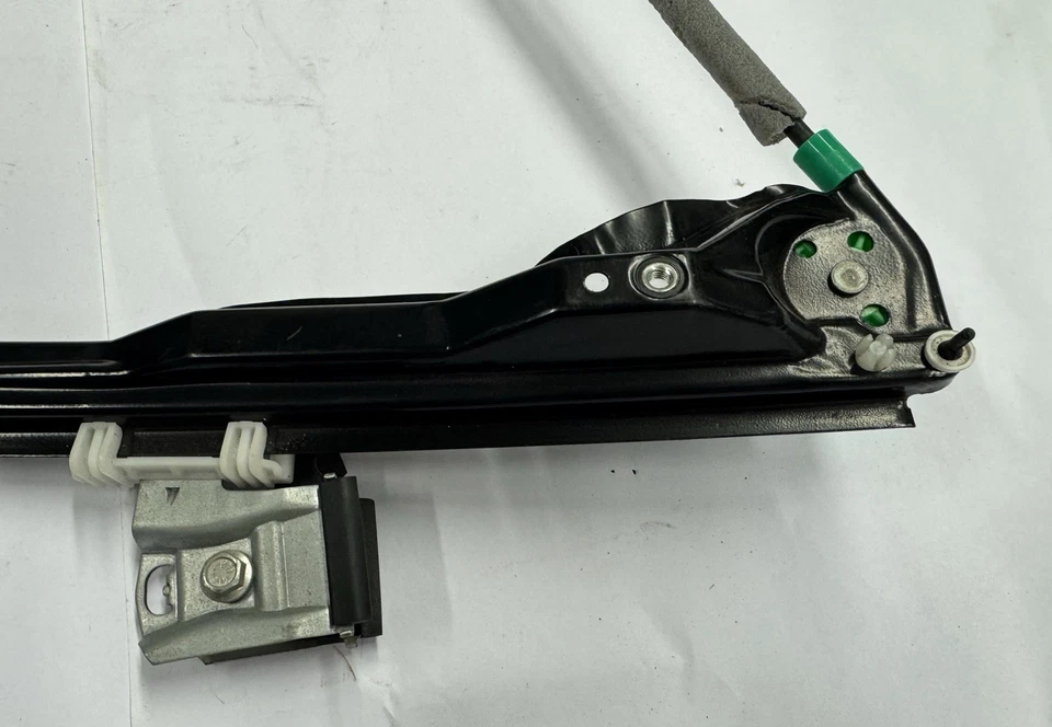 Ford Focus MK1 RS 2 Door L/H Electric Window Regulator 1331618 Genuine NOS  - Image 3 of 4