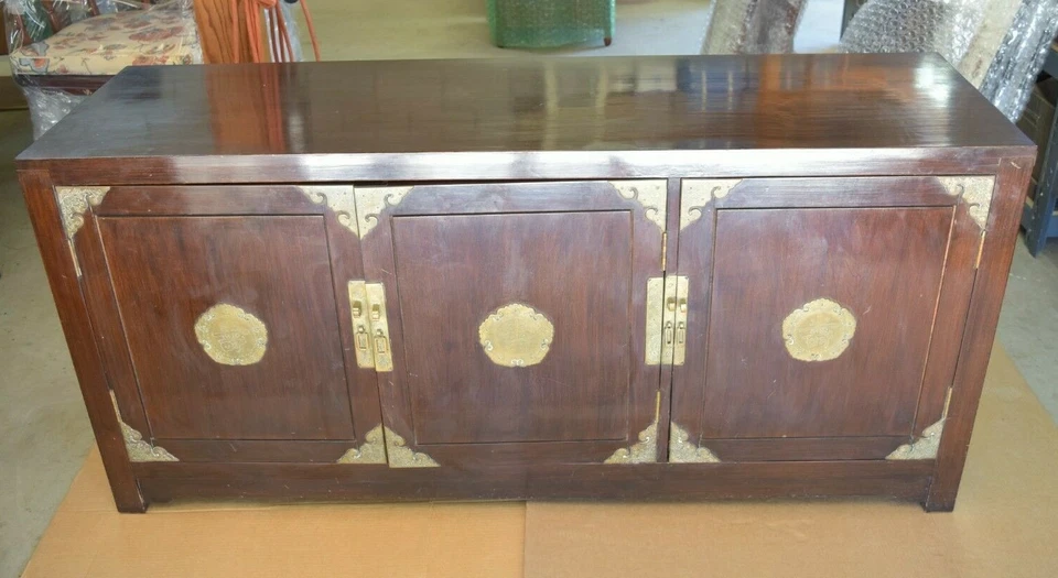 Cómoda George Zee de palo de rosa símbolo de larga vida 6 cajones y 3 puertas herrajes de latón Foto 2 de 4