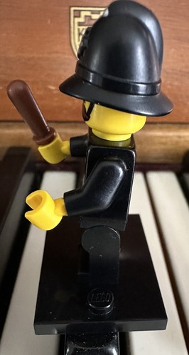 Lego Minifigure Constable Series 11 Collectible Minifigure COL177- Complete - Picture 4 of 4
