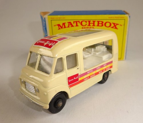 Matchbox No. 47B Ice Cream Van cuerpo crema raro calcomanías multicolores en caja "E" - Imagen 2 de 12