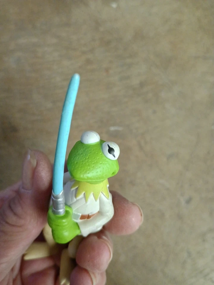 Figura de acción de colección Disney Kermit Star Wars Luke Skywalker sable de luz Muppets 4" Foto 3 de 4
