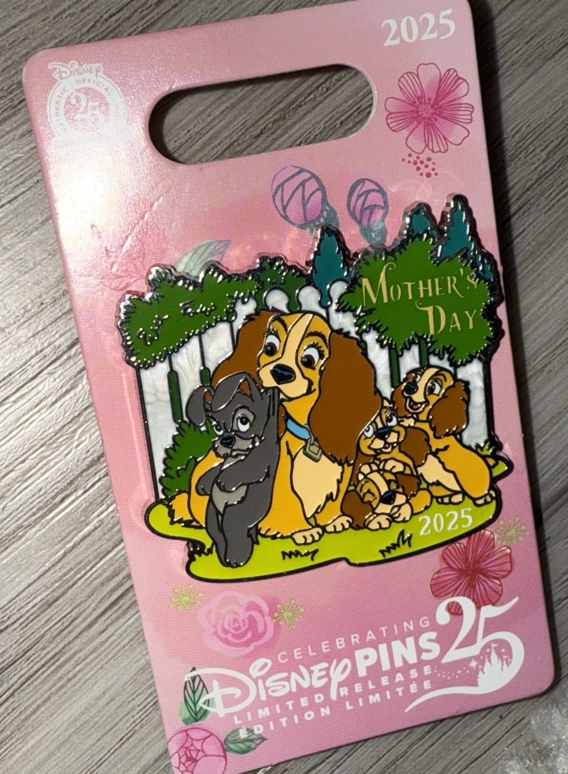 DISNEY Pin PARKS 2025 CELEBRATING 25 YEARS LADY & TRAMP MOTHER’S DAY 2025 LE PIN