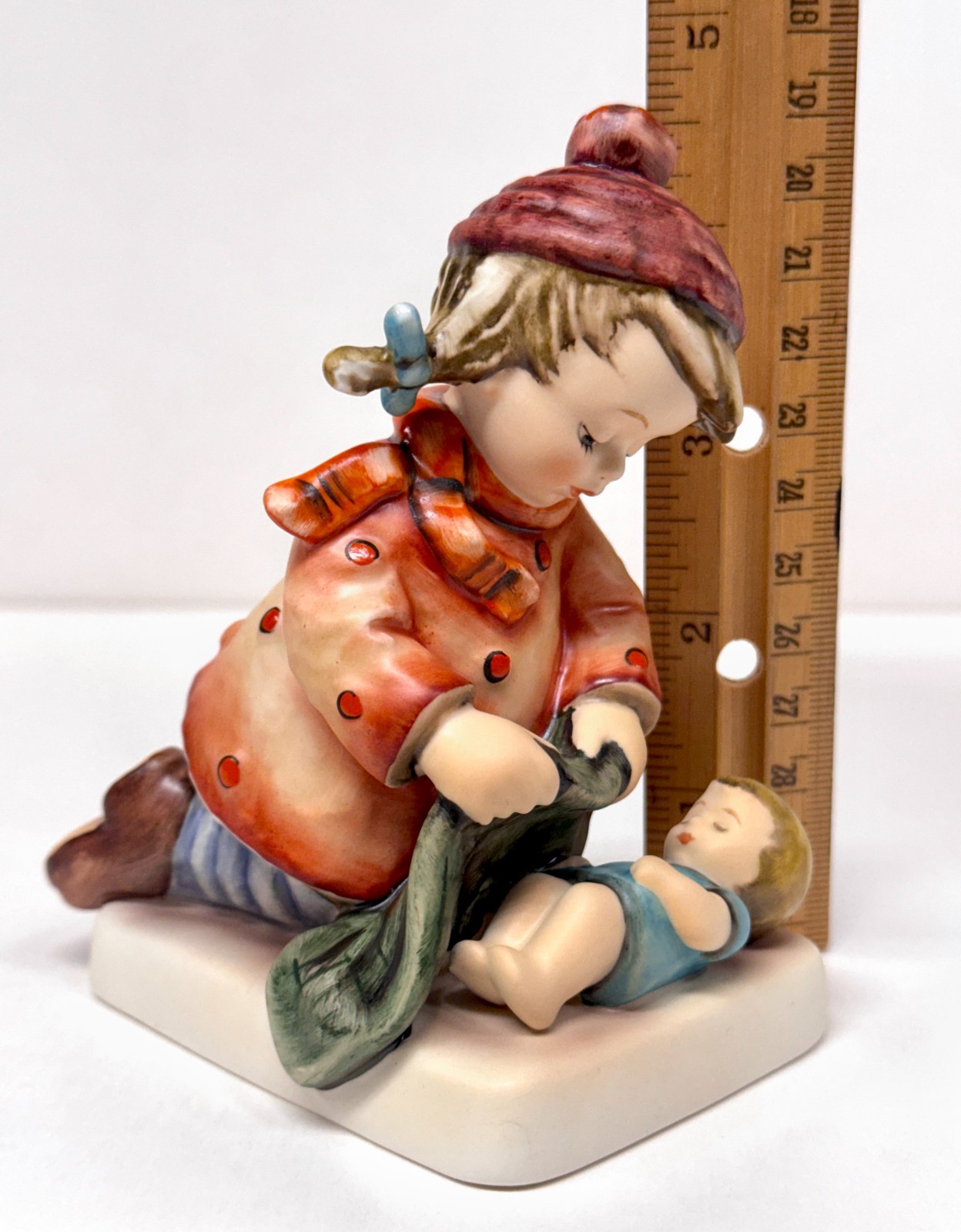 Hummel Figurine "SLEEP TIGHT" #424, TMK6, retired design, excellent condition