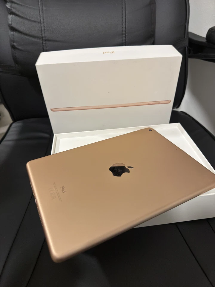 APPLE IPAD 6.ª GENERAZIONE  9.7'' 128GB Wi-Fi ORO + cover  - Immagine 2 di 4