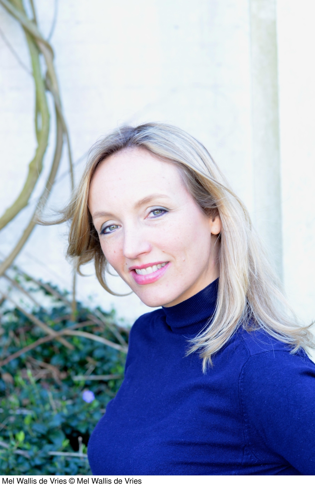 Thumbnail - Mädchen Versenken Mel Wallis De Vries