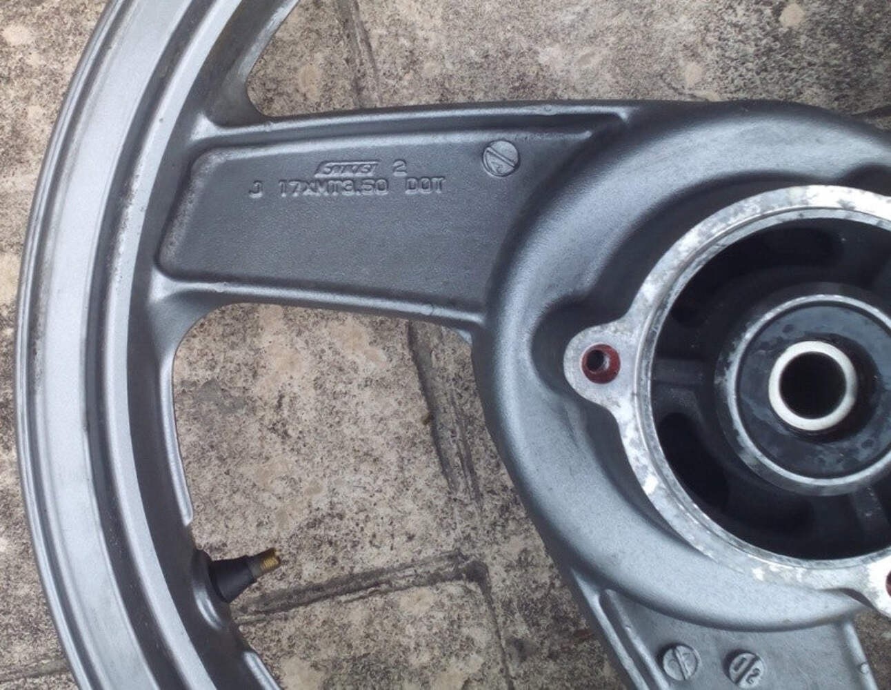 Jante arrière Kawasaki GPZ 500 S de remplacement durable alliage 17 pouces - 3