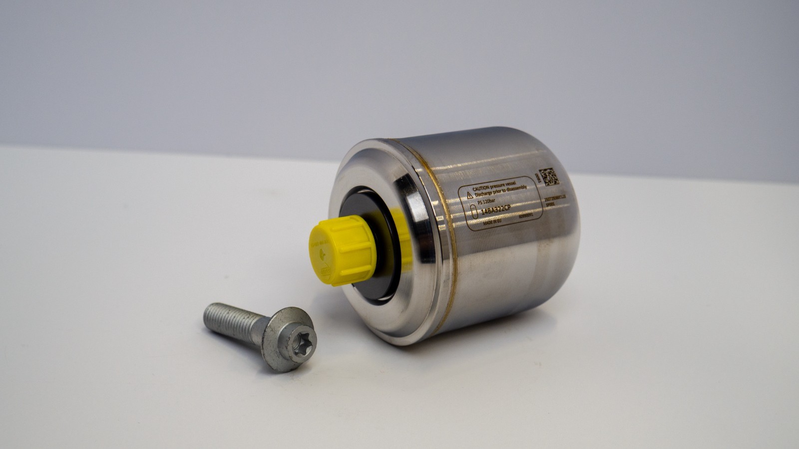 McLaren Metal Bellow Accumulator 14BA322CP w/ Bolt 14BA253RP