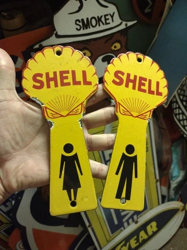 SHELL MOTOR OIL PORCELAIN SERVICE STATION RESTROOM KEY FOBS VINTAGE NICE KEYS