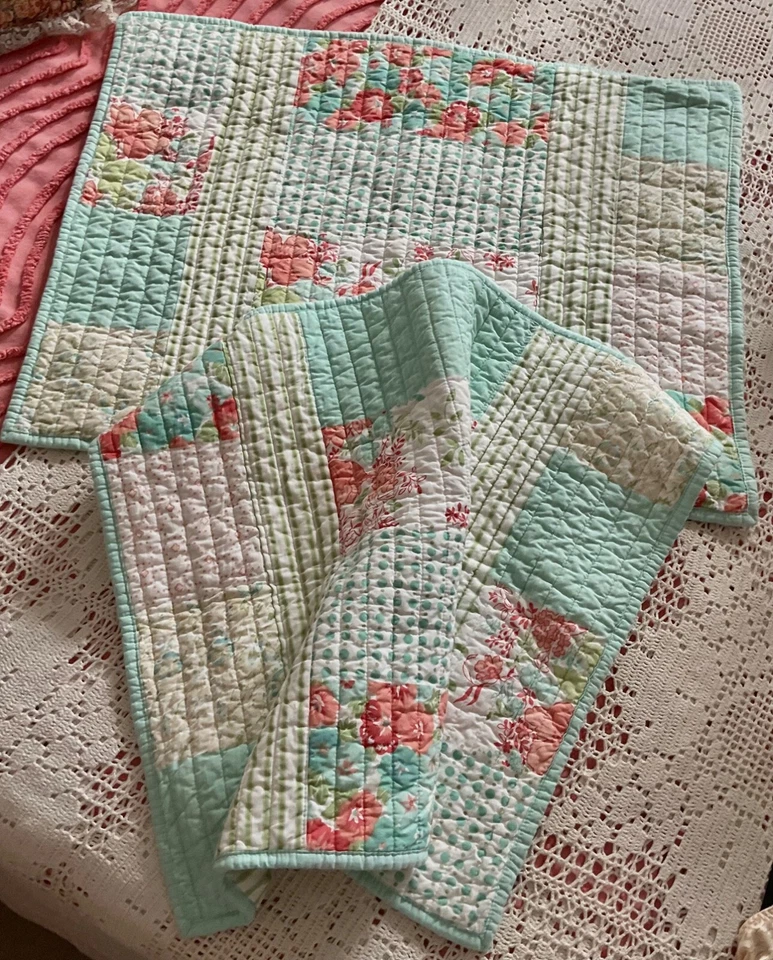 MARTHA STEWART 2 FUNDAS~COLCHA POSEY DE RETAZOS DE AGUA Y CORAL~ALGODÓN TALLA ESTÁNDAR EXCELENTE Foto 3 de 4