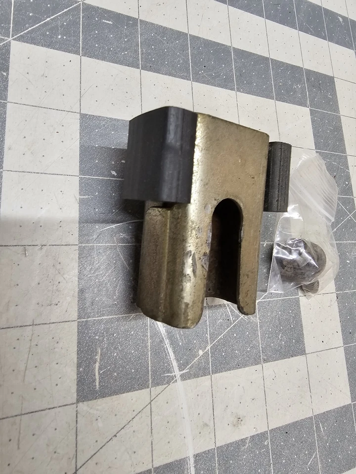 Soporte de guardabarros filtro de aire 1996-'98 para Sierra, Silverado y SUV P/N 15713032 Foto 3 de 4