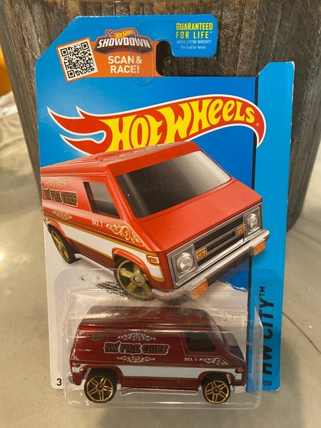 2015 Hot Wheels #55 Hw City-Hw Schutz Super Van Rot Variation W / Gold PR5 Spoke-image