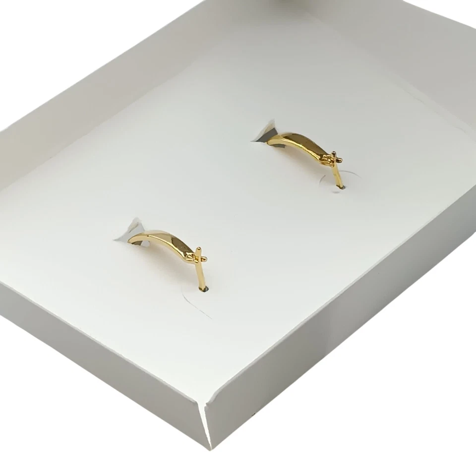 Pendientes tipo argolla clásicos Treasures de oro de 18 quilates sobre latón con topacio blanco y diamante Foto 3 de 4