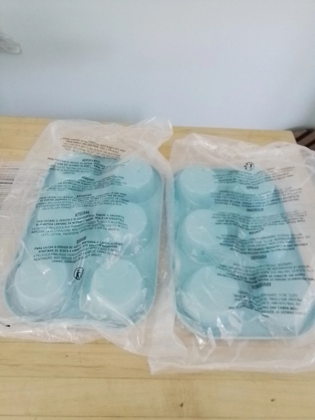 NEW Pampered Chef Large Muffin Pan NEW #100595 Blue Enamel Aqua SET OF 2
Opens in a new window or ta