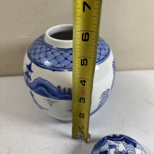 Canton Mann Ginger Jar Hand Painted Pagoda Chinoiserie Blue and White - Picture 6 of 7