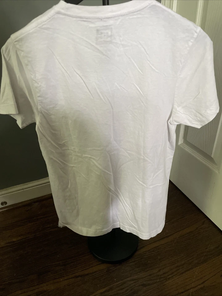 Camiseta DC SHOE CO tamanho juvenil branca pequena - Imagem 3 de 3