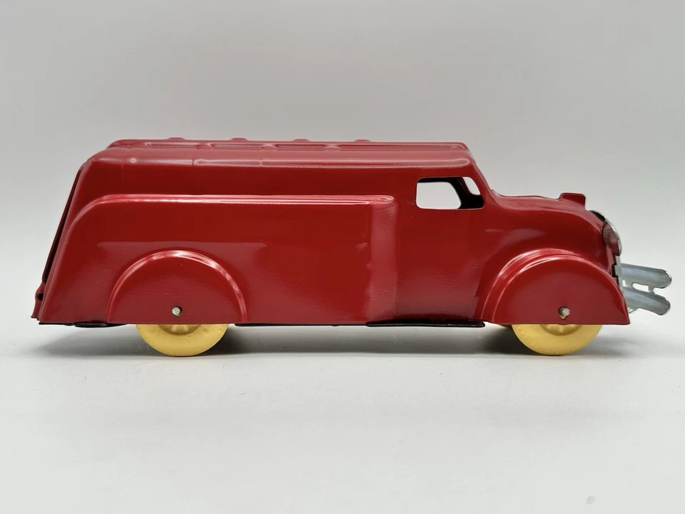 Camión cisterna Wyandotte vintage años 30/40 - acero prensado restaurado al original Foto 2 de 4