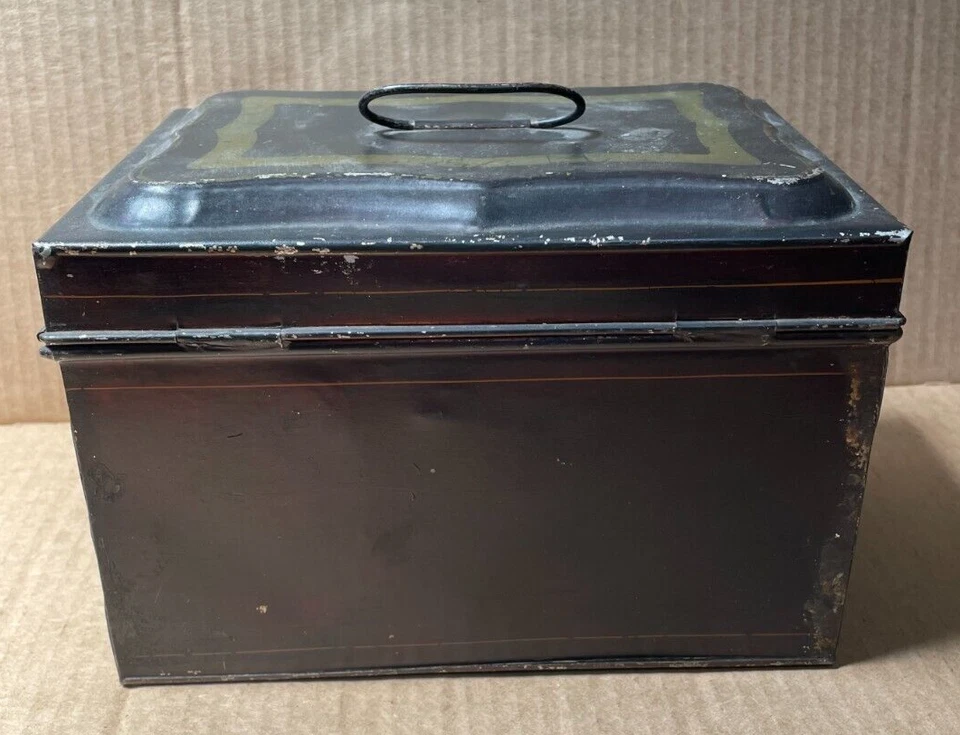 Antigua lonchera Toleware de 1900 con tapa con bisagras negra con diseños dorados 9" x 6,5" x 6 Foto 4 de 4