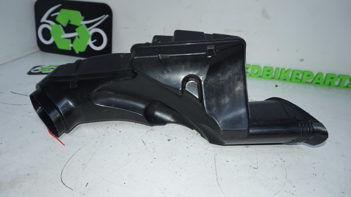 2006 2007 SUZUKI GSXR 600 750 RIGHT RAM AIR INTAKE TUBE DUCT