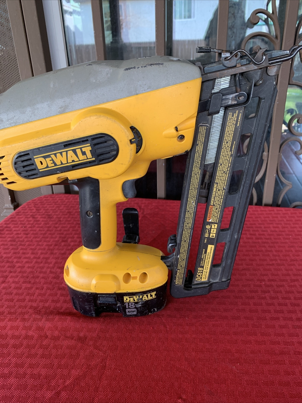 Dewalt DC618 18V Cordless 1 1/4" 2 1/2" 16G 20° Angled Finish Nailer