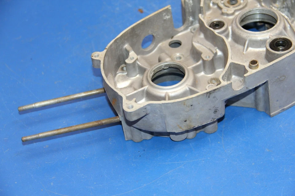 Suzuki Gaucho 50 TS50 1973 71-74 cárter motor medio lado izquierdo motor Carter Foto 3 de 4