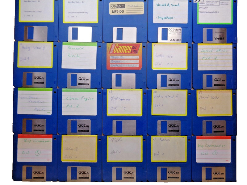 COMMODORE AMIGA -- 25 PIECE FLOPPY DISKS (LIMITED FROM ESTATE)