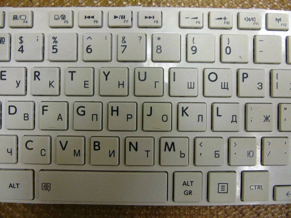 Genuine Toshiba C70-A-M3W Laptop Russian White Keyboard MP-11B56SU-9201A - Image 3 of 4