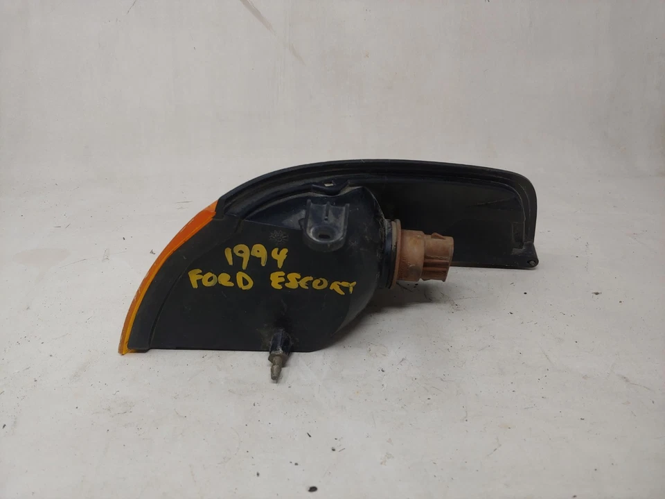 Ford Escort 1993-1996 luz de esquina delantera derecha del lado del pasajero OEM Foto 3 de 3