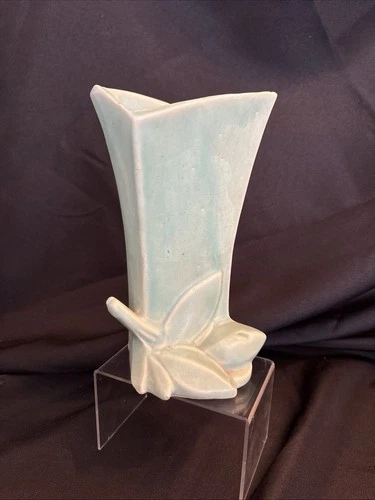 VTG MCM Nelson McCoy Mint Green Narrow V Shaped Top Leaves-Bud Vase 8 1/4" Tall